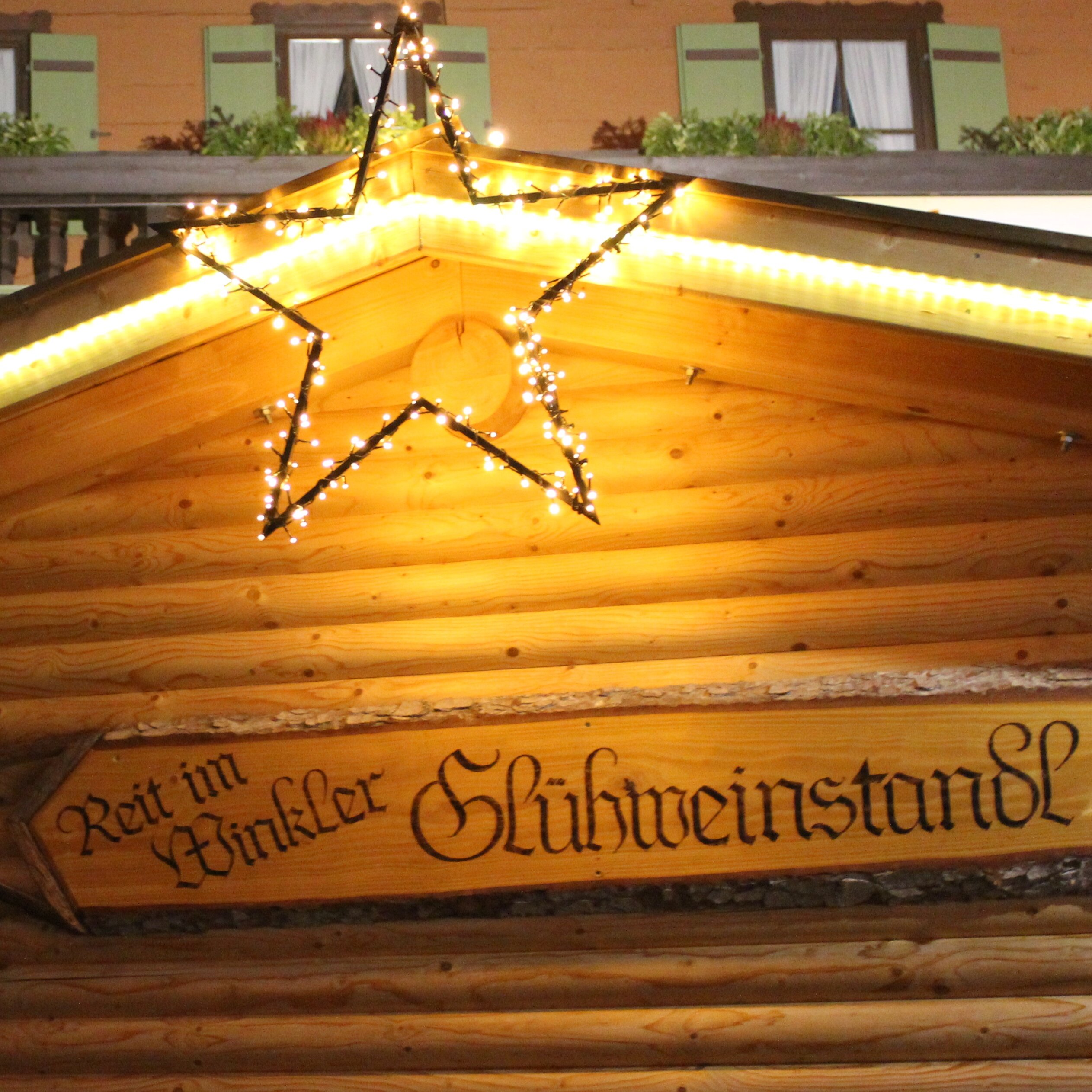 Partystimmung am Reit im Winkler Glühweinstandl