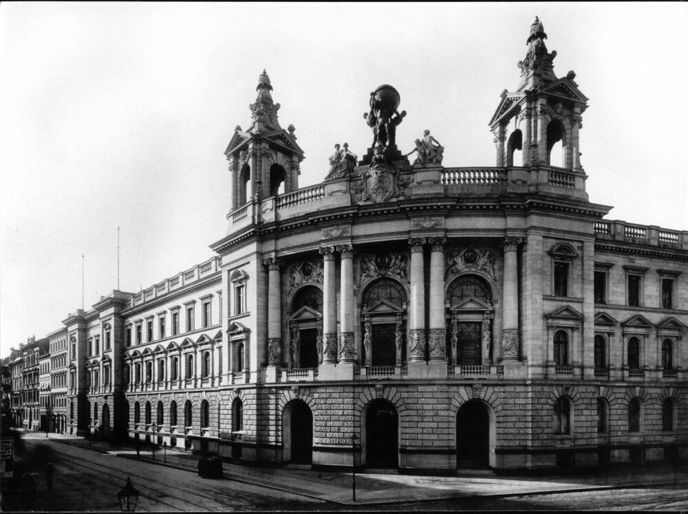 Blick auf das Museum um 1900