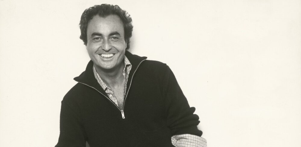 unbek. Fotograf*in, Rico Puhlmann mit Kamera, 1974, Silbergelatinepapier