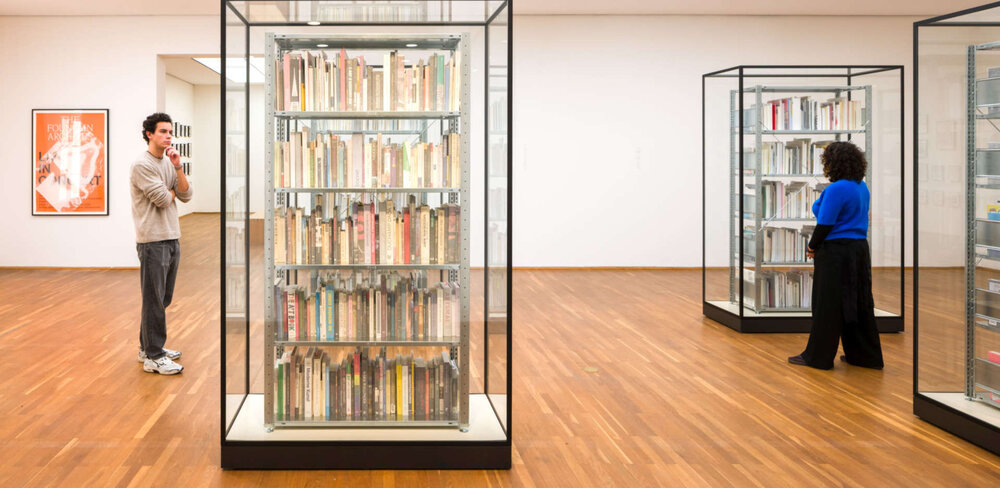 Ausstellungsansicht „Saâdane Afif. Five Preludes“, Hamburger Bahnhof – Nationalgalerie der Gegenwart, 12.12.2025 – 13.09.2026, Abgebildet: The Fountain Archives, 2008-2020