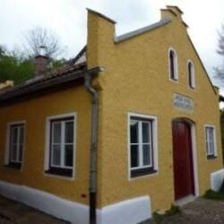 Stammtisch der Neuen Künstlerkolonie mit offener Schmidntür