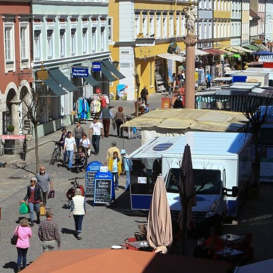 Wochenmarkt in der Fußgängerzone