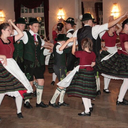 Heimatabend mit dem Trachtenverein Kirchstoaner