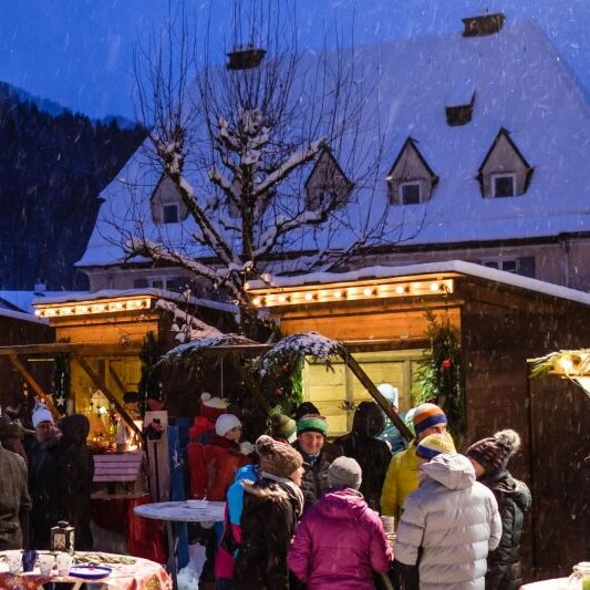 Adventsmarkt am Rathausplatz Bischofswiesen