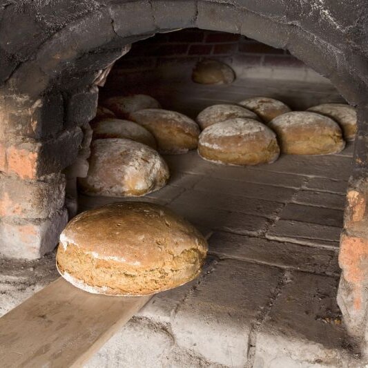 Brotbacken im Freilichtmuseum Glentleiten