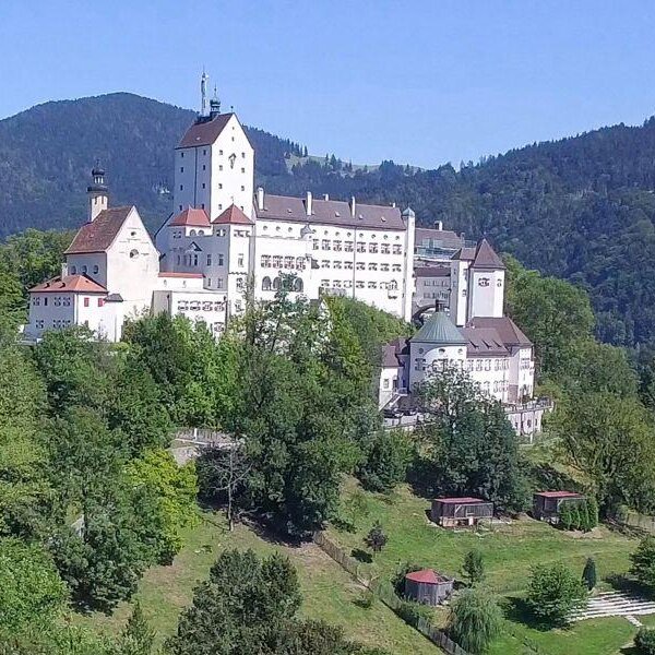 Führungen auf Schloss Hohenaschau mit Prientalmuseum und Burgladerl