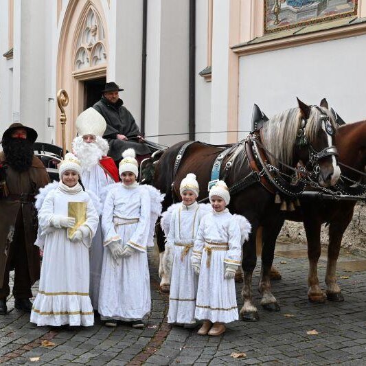 Christkindlmarkt Rosenheim 2025 - Am Mittwoch ist Familientag!