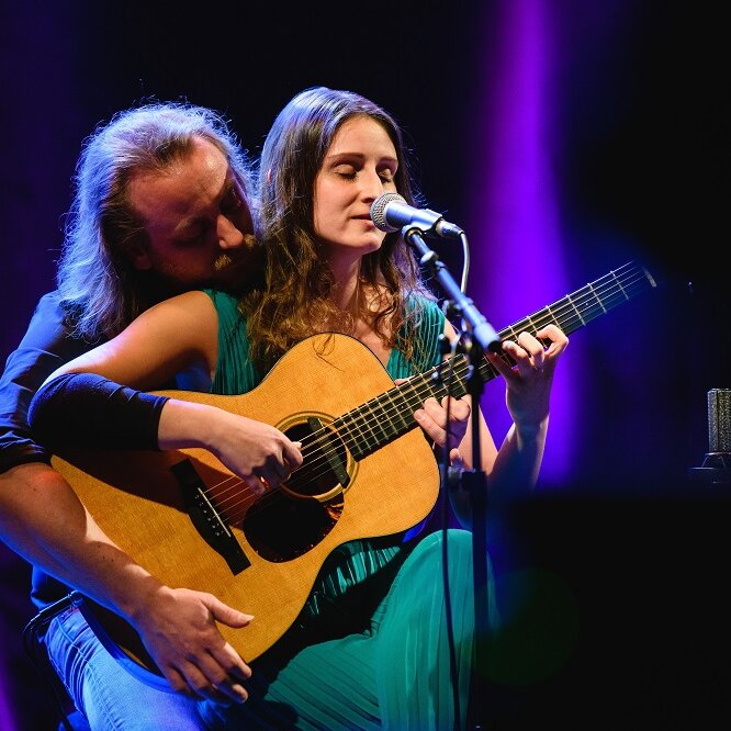 Das Crossover-Gitarrenduo Crossing Strings live in Maisach