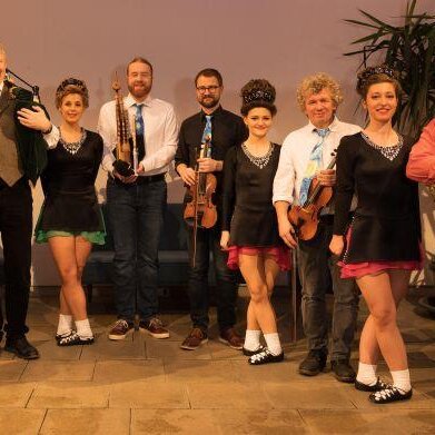 Irish Folk Night mit Matching Ties und Tänzerinnen