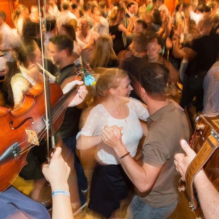 Herbstvolkstanz - Bairisch Tanzen zum Mitmachen