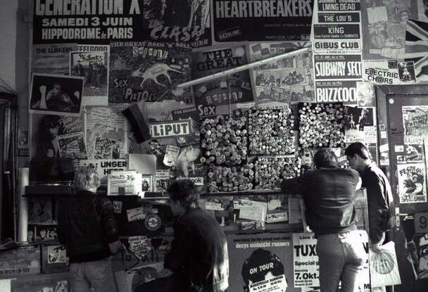 Konzertprogramm zur Ausstellund "PUNK: Wir versprechen nichts!" - The one & only Trkiont-Salon: mit Franz Dobler & Eva Mair-Holmes