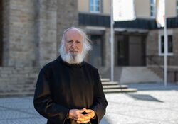 Pater Anselm Grün  "Mut zur Entscheidung"