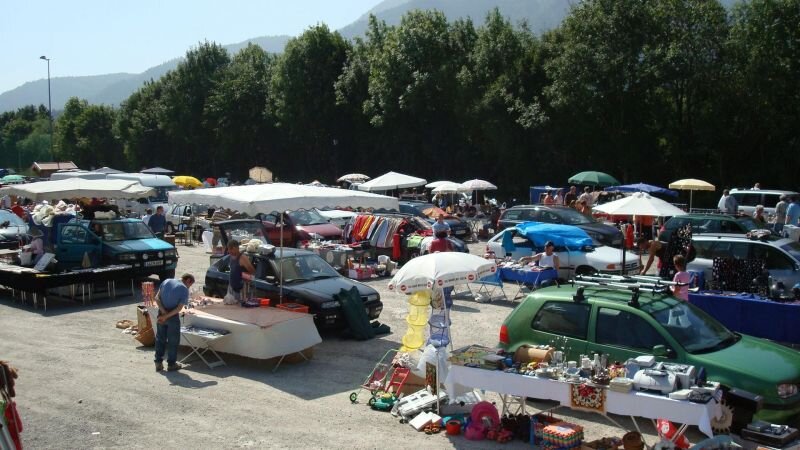Flohmarkt am Festplatz an der B 13