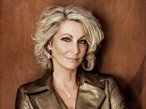 Claudia Jung mit Band