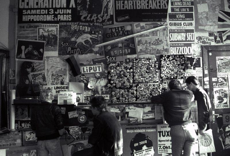 Konzertprogramm zur Ausstellund "PUNK: Wir versprechen nichts!" - The one & only Trkiont-Salon: mit Franz Dobler & Eva Mair-Holmes